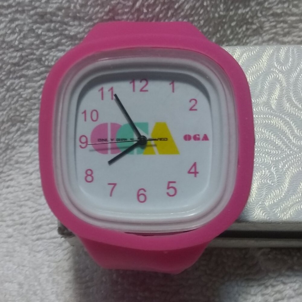 OGA Only Girls Quartz Watch Pink Rubber Band Large White Dial New Bat Great